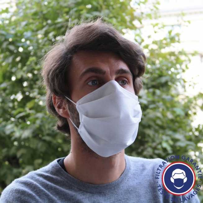 masque en tissu sur le visage