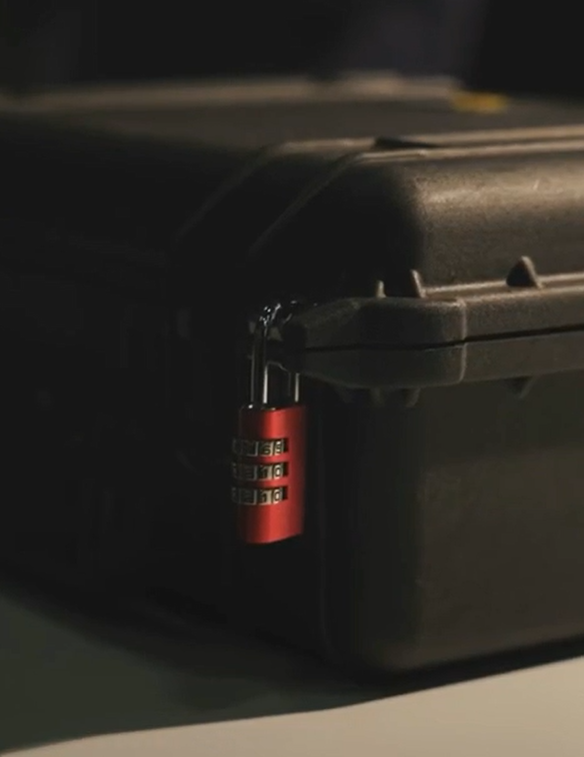 valise peli avec un cadenas