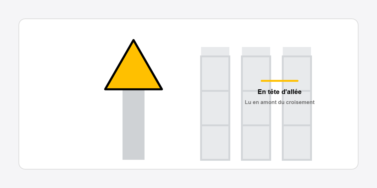 panneau triangulaire jaune fix&eacute; sur poteau b&eacute;ton en all&eacute;e d'entrep&ocirc;t